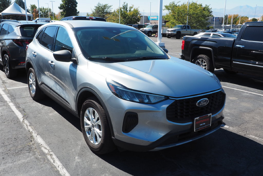 Used 2023 Ford Escape Active AWD/4WD image 2