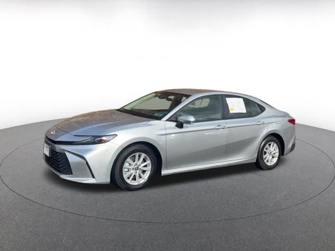 Used 2025 Toyota Camry LE image 8