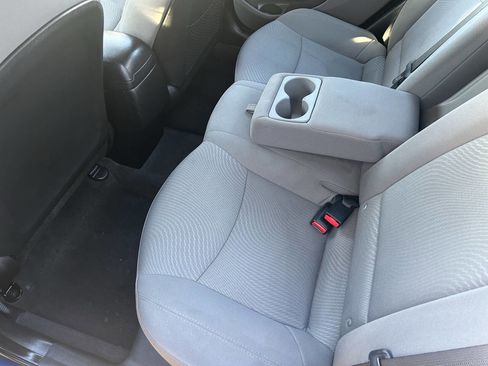 Used 2015 Hyundai Elantra SE image 6