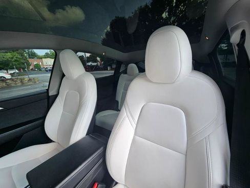 Used 2023 Tesla Model Y AWD image 38