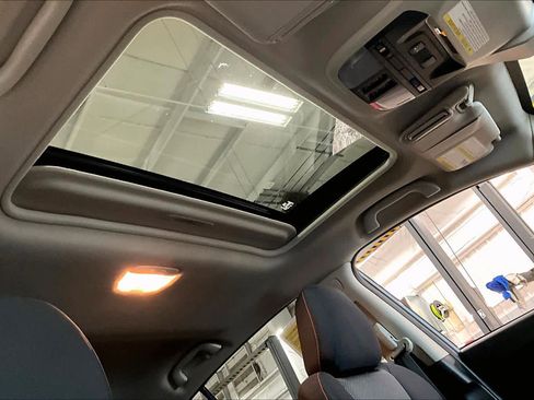 Used 2023 Subaru Crosstrek 2.0i Premium image 14