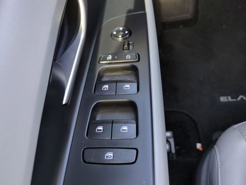 Used 2024 Hyundai Elantra Limited image 23