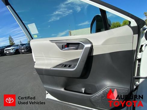 Certified 2021 Toyota RAV4 XLE w/ Convenience Package AWD/4WD image 35