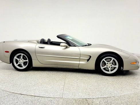 Used 2000 Chevrolet Corvette Convertible w/ Memory Pkg image 4
