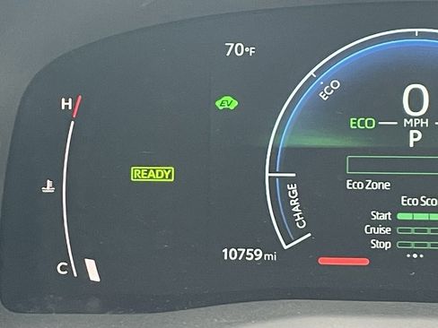 Used 2025 Toyota Camry LE image 8