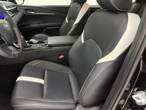 Used 2025 Toyota Camry SE FWD image 27
