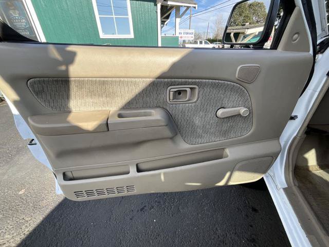 Used 1998 Nissan Frontier XE AWD/4WD image 8