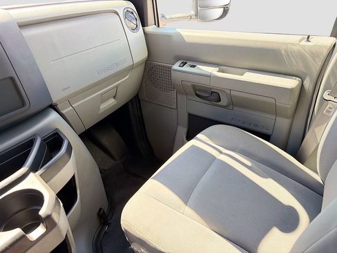 Used 2023 Ford E-450 and Econoline 450 Super Duty RWD image 22
