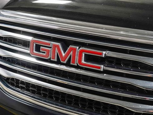 Used 2017 GMC Acadia SLT FWD image 8