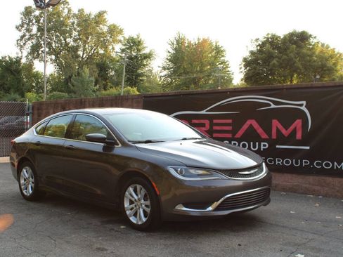 Used 2016 Chrysler 200 Limited image 4