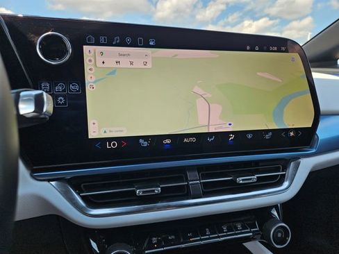 Used 2025 Chevrolet Equinox EV LT image 11