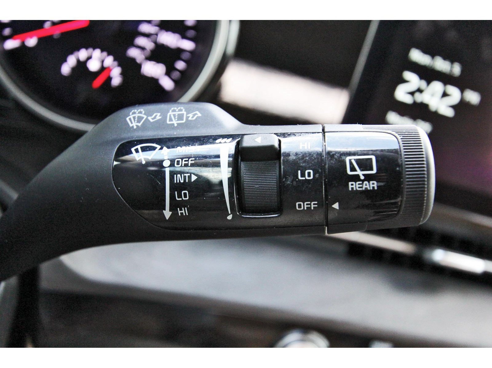 Used 2024 Kia Carnival EX FWD image 18