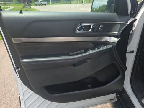 Used 2018 Ford Explorer XLT w/ Equipment Group 202A AWD/4WD image 26