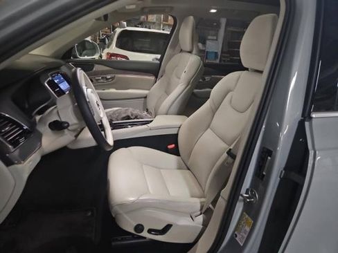 Certified 2024 Volvo XC90 B6 Plus image 9