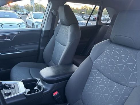 Used 2021 Toyota RAV4 XLE image 14