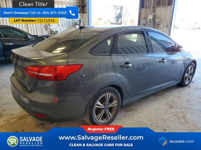 Used 2017 Ford Focus SE FWD image 4