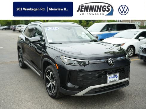 Used 2025 Volkswagen Tiguan SE AWD/4WD image 1