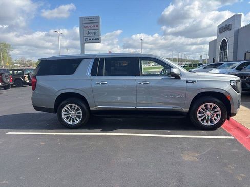 Used 2024 GMC Yukon XL SLT w/ SLT Luxury Package AWD/4WD image 5