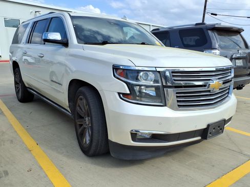 Used 2015 Chevrolet Suburban LTZ image 3