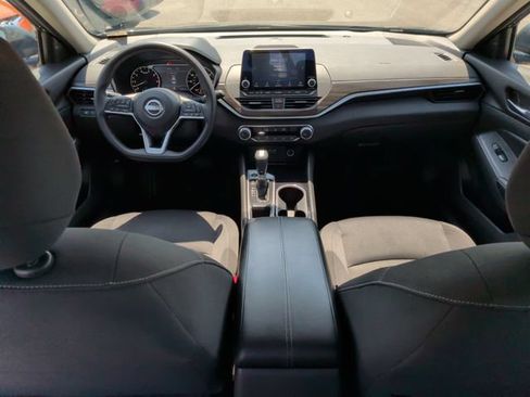 Used 2024 Nissan Altima 2.5 SV FWD image 25