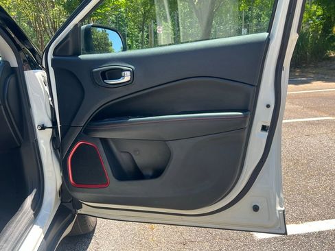 Used 2019 Jeep Compass Trailhawk AWD/4WD image 14