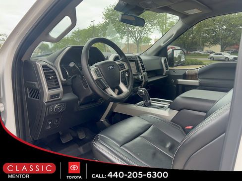 Used 2019 Ford F150 Lariat w/ Equipment Group 502A Luxury AWD/4WD image 4