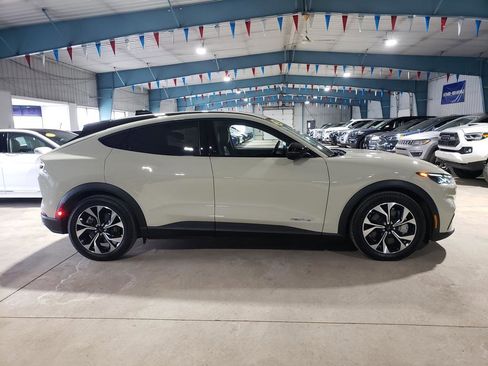 Used 2025 Ford Mustang Mach-E Select w/ Comfort Package Lite image 2