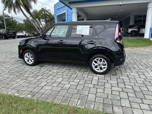 Used 2024 Kia Soul LX w/ Option Group 015 FWD image 32