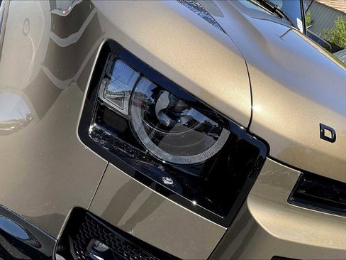 New 2025 Land Rover Defender 110 X-Dynamic SE image 33