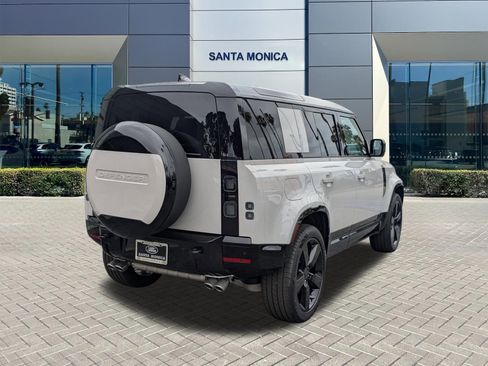 New 2026 Land Rover Defender 110 X-Dynamic SE image 5