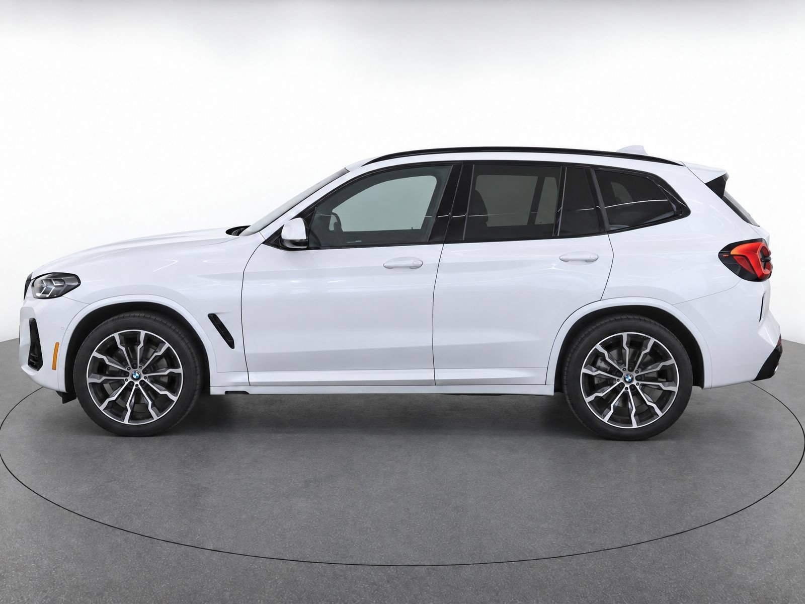 Used 2022 BMW X3 xDrive30i w/ M Sport Package AWD/4WD image 3