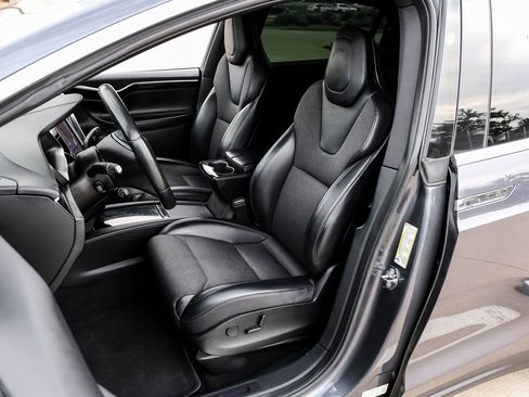 Used 2018 Tesla Model X 75D image 35