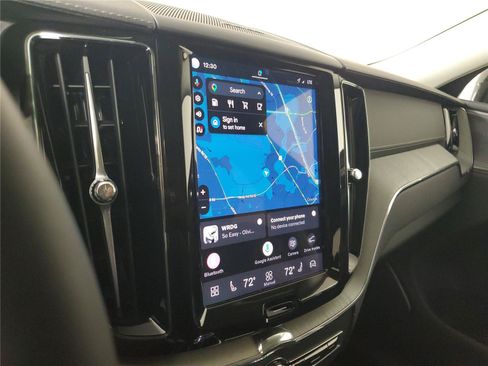 Certified 2025 Volvo XC60 B5 Ultra AWD/4WD image 28