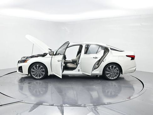 Used 2024 Nissan Altima 2.5 SL FWD image 28