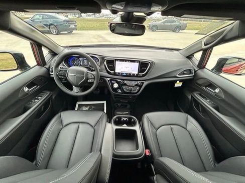 New 2026 Chrysler Pacifica Select image 39