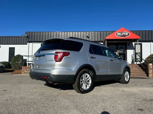 Used 2017 Ford Explorer XLT image 7