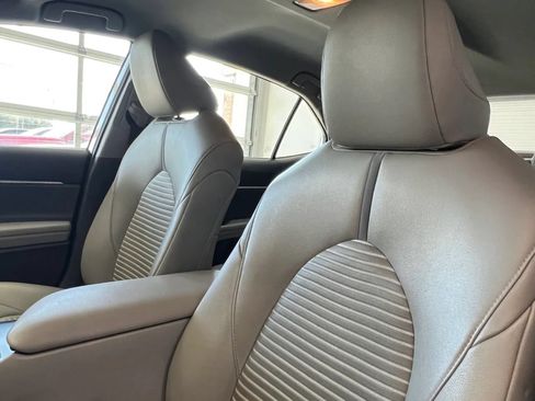 Used 2019 Toyota Camry SE FWD image 10