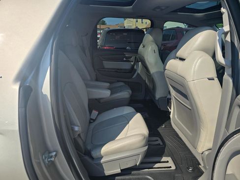 Used 2017 GMC Acadia Limited SLT AWD/4WD image 18