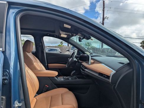 Certified 2024 Cadillac XT4 Premium Luxury w/ Active Safety Package image 17