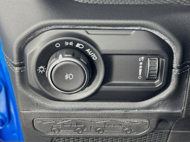 Used 2024 Jeep Wrangler Unlimited Rubicon w/ Technology Group AWD/4WD image 10