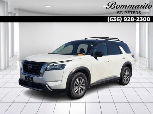 Used 2022 Nissan Pathfinder SL AWD/4WD image 1