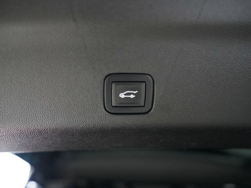 Used 2016 GMC Yukon Denali w/ Open Road Package AWD/4WD image 44