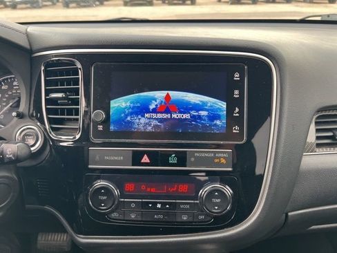 Used 2019 Mitsubishi Outlander SEL image 14