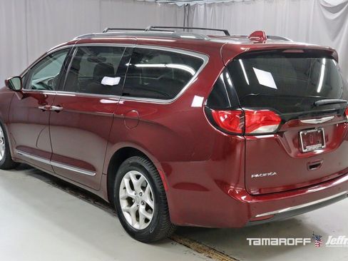 Used 2017 Chrysler Pacifica Touring-L Plus image 17