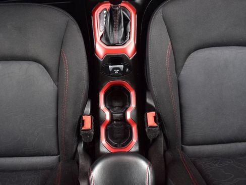 Used 2017 Jeep Renegade Trailhawk AWD/4WD image 27