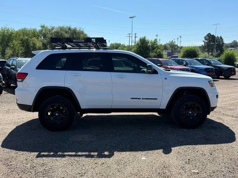 Used 2017 Jeep Grand Cherokee Trailhawk AWD/4WD image 7
