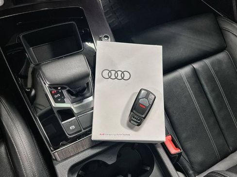 Used 2023 Audi Q5 2.0T Premium Plus w/ Premium Plus Package AWD/4WD image 11