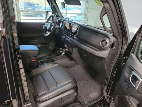 Used 2024 Jeep Wrangler Sahara image 15