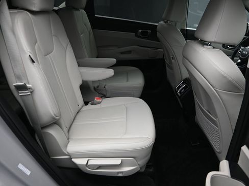 New 2025 Kia Sorento EX w/ Panoramic Sunroof Package AWD/4WD image 41