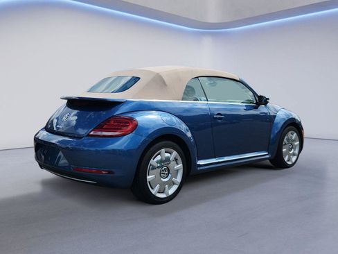 Used 2018 Volkswagen Beetle 2.0T SE w/ SE Premium Package FWD image 3